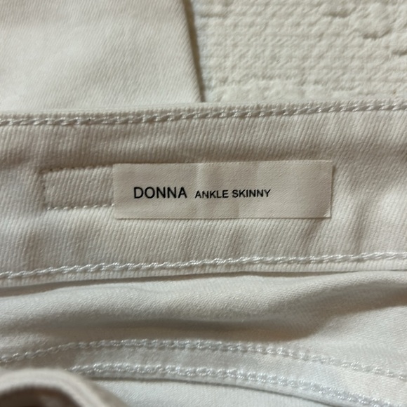 Kut from the Kloth Donna Ankle Skinny. 6 - Picture 5 of 12